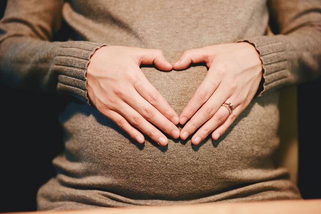 Czy kobieta w ciąży może być chrzestną? – Kluczowe informacje dla przyszłych rodziców
